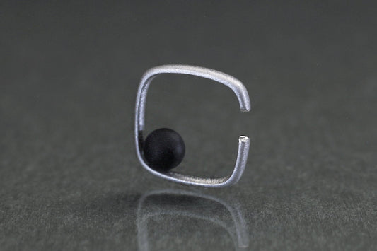 Syami ear cuff + onyx / Silver