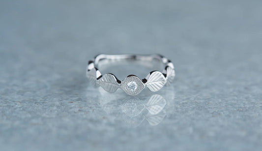 Leaf milgrain ring + diamond ( clear )  / Pt900