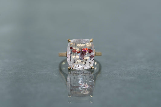 Hematite in quartz ring