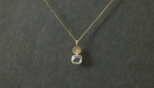 Leaf necklace + diamond (clear)