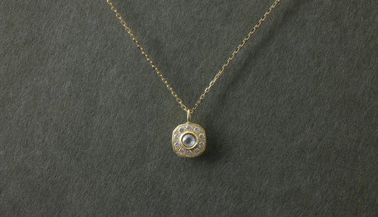 Cabochon cut diamond necklace / K18YG