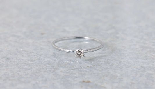 Twig + 0.1ct diamond ring (very light brown) / Pt900