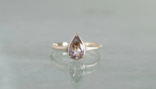 Goethite in amethyst ring / K10 Smoky gold