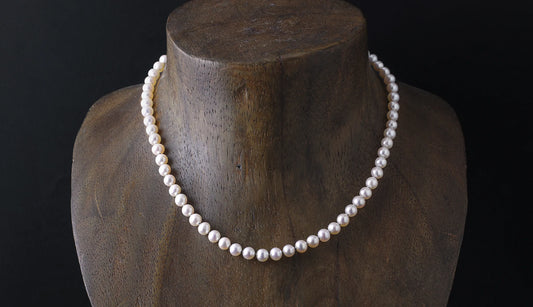 White pearl necklace 40cm