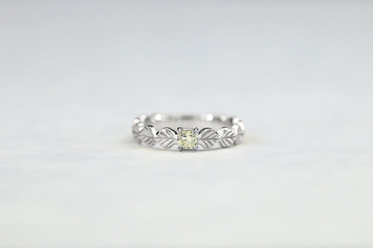 Leaf little ring + diamond (light yellow)
