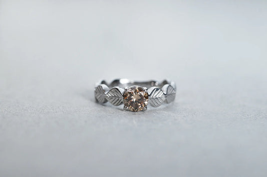 Leaf ring + diamond ( light brown )