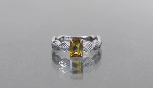 Leaf ring + bicolor sapphire