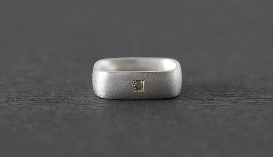 Syami ring + olive diamond / Silver