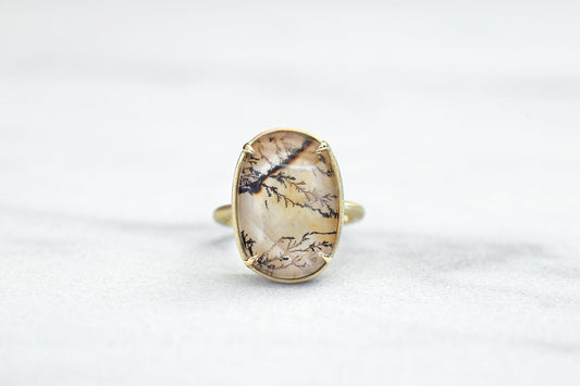 Dendritic quartz ring