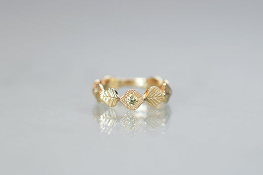 Leaf milgrain ring + diamond ( olive )